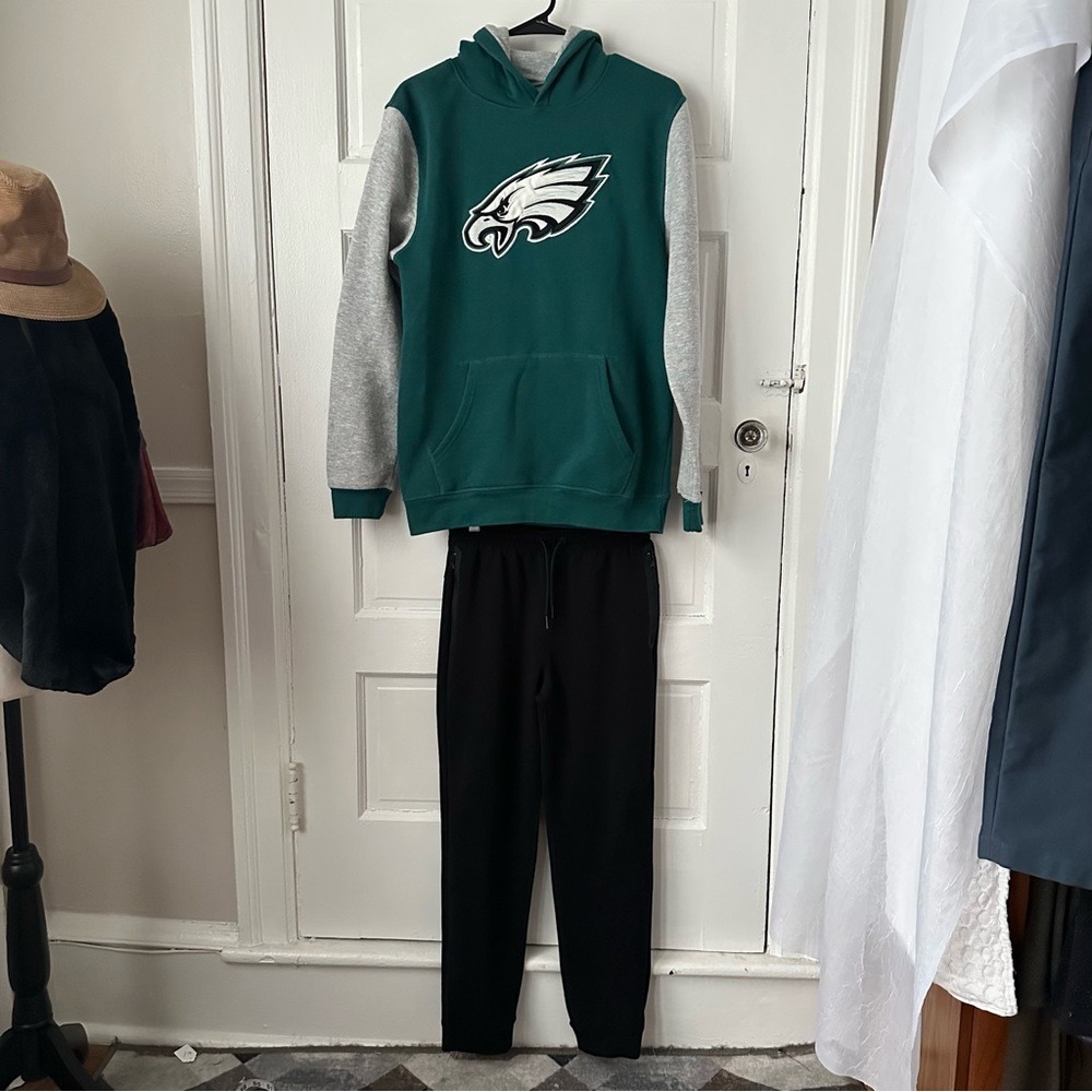 NFL Team Apparel Green Philadelphia Eagles Hoodie & Old Navy Black Jogger Pants - Picture 11 of 17